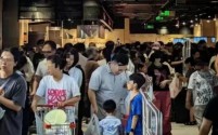 永辉超市三年巨亏80亿,米面长虫事件引关注,大规模撤店潮持续