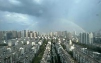 合肥遭遇狂风大雨袭击,最新天气预报紧急发布