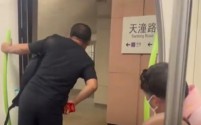 上海地铁12号线天潼路站突发消防水管爆裂,迅速处置恢复运营